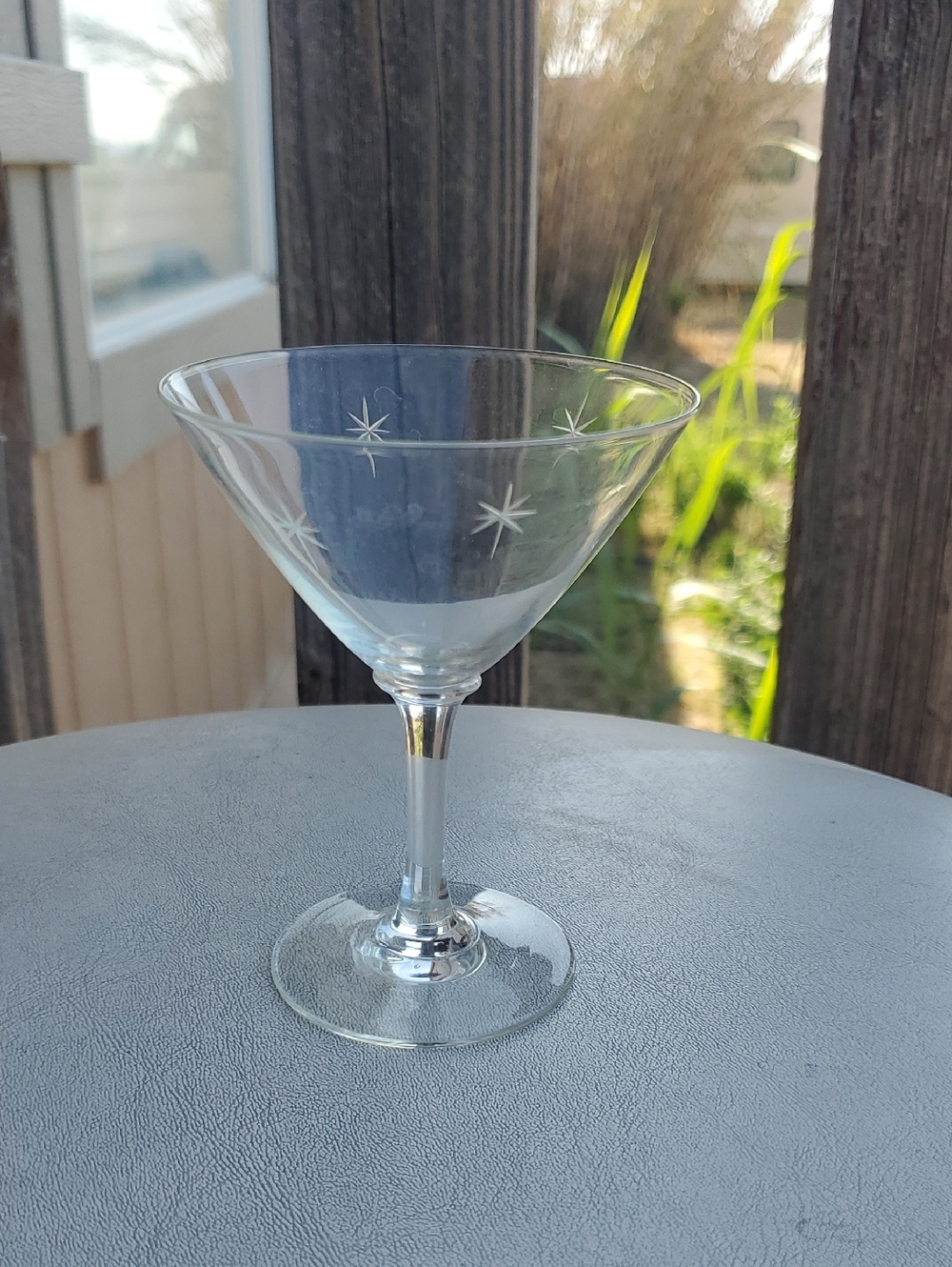 ✨ Vintage‑Inspired Etched Starburst Cocktail Glass